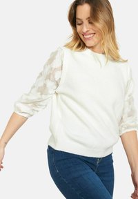 Пуловер с рукавом три четверти