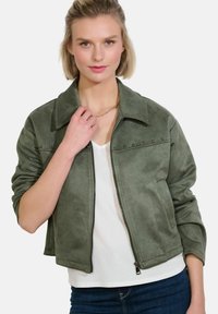 Короткая куртка