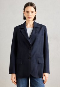 Длинный блейзер