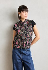 Жилет Жилет