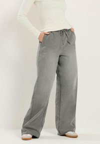 Свободные джинсы