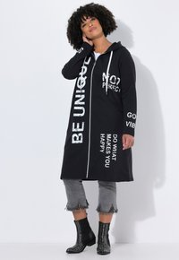 Короткое пальто