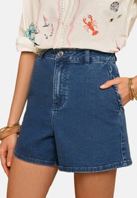 Джинсовые шорты Джинсовые шорты