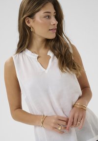 Блузка без рукавов Блузка без рукавов