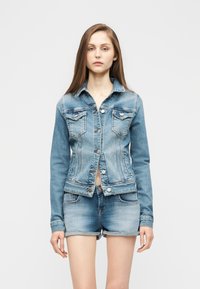 Джинсовая куртка Джинсовая куртка