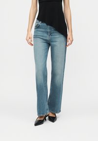 Джинсы Джинсы