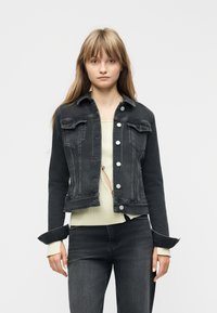 Джинсовая куртка Джинсовая куртка