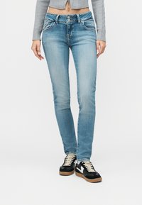 Джинсы Джинсы