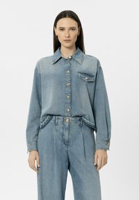 Джинсовая блузка