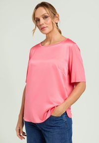 Атласная блузка Атласная блузка