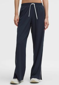 Спортивный костюм Спортивный костюм