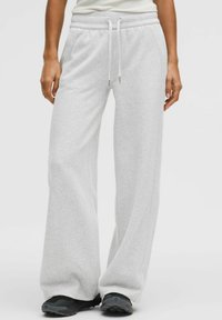 Спортивный костюм Спортивный костюм