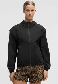 Спортивная куртка