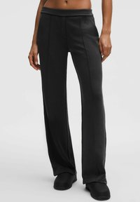 Спортивный костюм Спортивный костюм