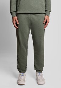 Спортивные штаны