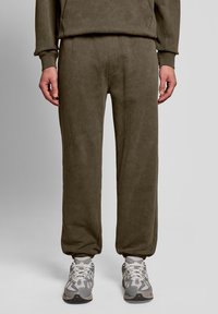 Спортивные штаны