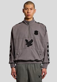 Куртка бомбер