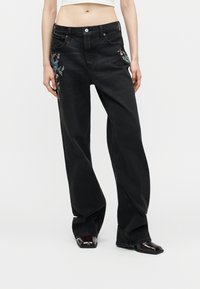 Свободные джинсы Свободные джинсы