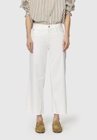 Свободные джинсы