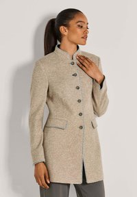 Шерстяное пальто