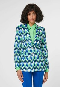 Короткое пальто