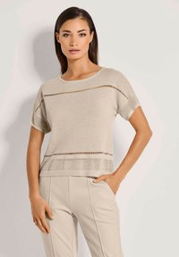 Пуловер с коротким рукавом