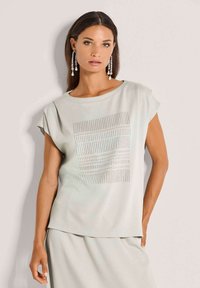 Футболка Футболка