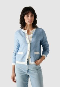Вязаная кофта