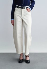 Свободные джинсы