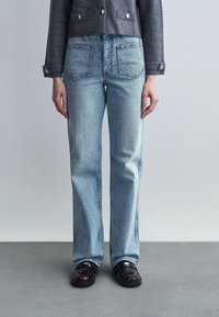 Свободные джинсы