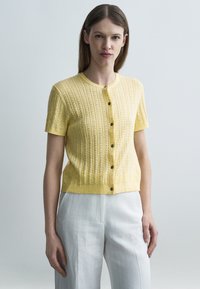 Вязаная кофта