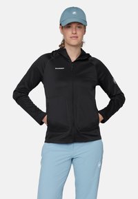 Спортивная куртка