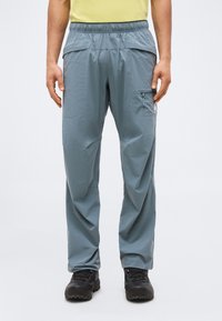 Спортивные штаны