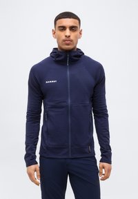 Флисовая куртка