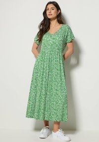 Летнее платье