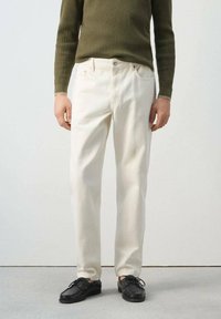 Прямые джинсы Прямые джинсы