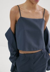 Топ на бретельках Топ на бретельках