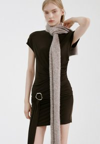 Платье футляр