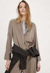 Атласная блузка