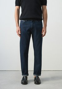 Прямые джинсы Прямые джинсы