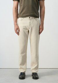 Прямые джинсы Прямые джинсы