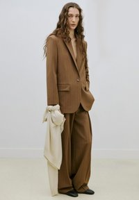 Шерстяное пальто