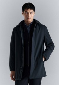 Короткое пальто