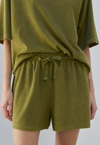 Шорты Шорты