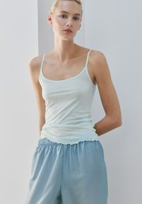 Топ на бретельках Топ на бретельках