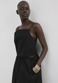 Топ на бретельках Топ на бретельках