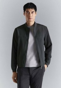 Куртка бомбер