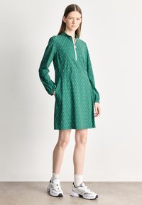 Короткое платье