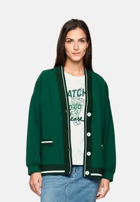 Вязаная кофта