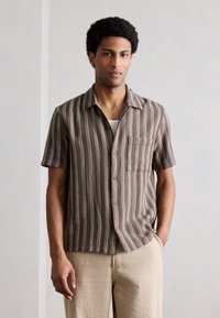 Рубашка с коротким рукавом Рубашка с коротким рукавом